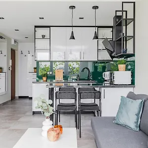 Superapart Saska 48a, Sleek 6th-floor With Balcony & Elevator Access , Warszawa Polska